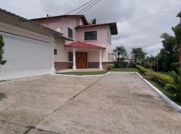 Casa de 5 habitaciones, Panamá · Vendo Casa Grande con Pisicina en Villa Lucre
