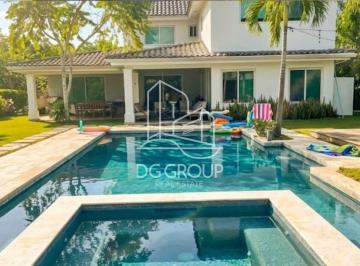 Casa · 348m² · 5 Recámaras · 4 Estacionamientos · Venta de Casa de Playa en Bijao.