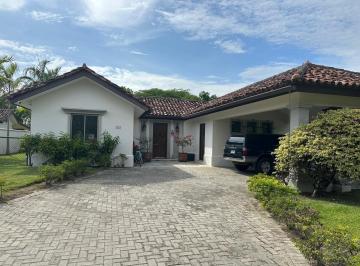 Casa · 367m² · 3 Recámaras · 2 Estacionamientos · Venta de Casa de Playa - PH Portales Buenaventura