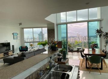 Apartamento de 2 habitaciones, Panamá · Loft Penthouse con Vista Al Parque Omar: Amplitud, Diseño y Ubicación Premium