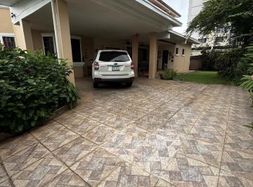 Casa de 4 habitaciones, Panamá · Venta de Casa en El Carmen, Bella Vista, 562 m² de Terreno