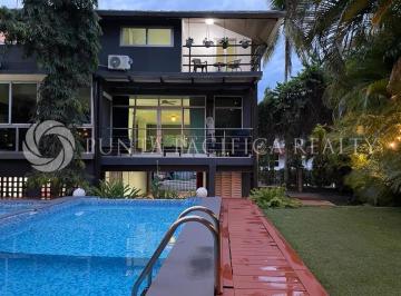 Casa de 4 habitaciones, Panamá · Alquiler y Venta | Residencia de Lujo con Piscina | Rodeada de Naturaleza