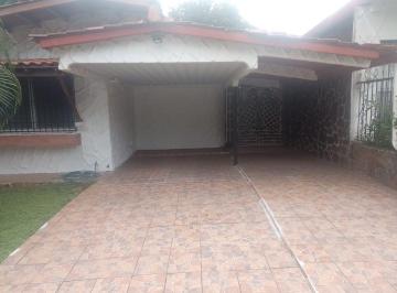 Casa · 250m² · 3 Recámaras · 2 Estacionamientos · Alquilo Casa en Villa de La Fuente, Tres Recámaras