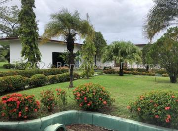 Casa de 4 habitaciones, Chame · Se Alquila Casa Amoblada en Club de Golf Coronado Panamá