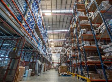 Bodega-Galpón-Depósito · 5228m² · 15 Estacionamientos · Bodega en El Centro de La Ciudad - en Venta