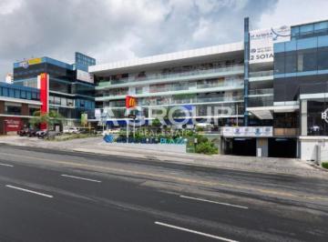 Oficina comercial · 1241m² · 150 Estacionamientos · Royal Blue Plaza - Se Alquila Exclusiva Oficina