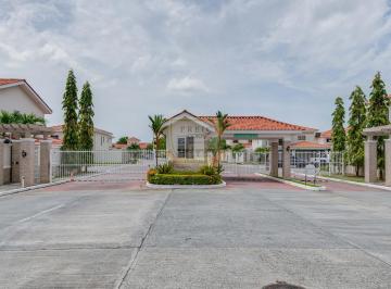 Casa · 235m² · 3 Recámaras · 2 Estacionamientos · Venta de Casa Modelo Marsella en Reserva de Versalles