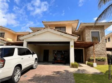 Casa · 325m² · 4 Recámaras · 2 Estacionamientos · Venta de Lujosa Casa en Vista Mar, San Carlos, Panamá