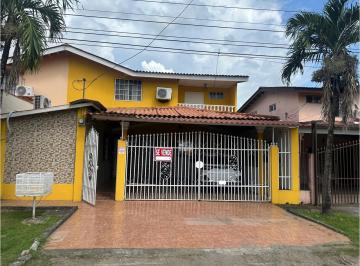Casa · 195m² · 4 Recámaras · 2 Estacionamientos · Venta de Casa en Villas de Las Acacias
