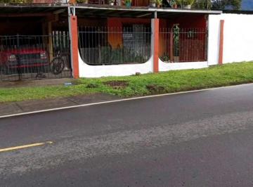 Casa · 500m² · 3 Recámaras · 2 Estacionamientos · Venta de Casa en Volcan 3r Cercada