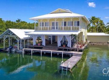 Casa de 3 habitaciones, Bocas del Toro · Casa Frente Al Mar en Venta en Tierra Oscura, Bocas del Toro
