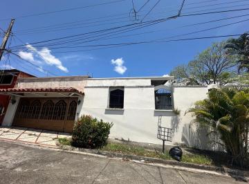 Casa · 395m² · 3 Recámaras · 2 Estacionamientos · Venta Casa en Las Cumbres Urb. Praderas del Rocio (Of)