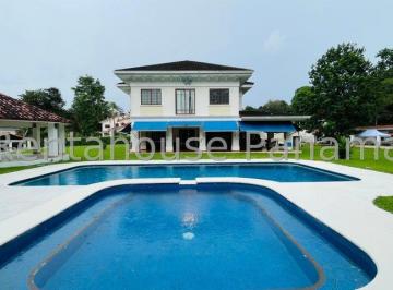 Casa de 4 habitaciones, Panamá · Casa en Venta en El Dorado