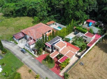 Casa de 3 habitaciones, San Miguelito · Se Vende Espectacular Casa de 1,702 m² con Piscina en Club de Golf. Mab26 - 3872