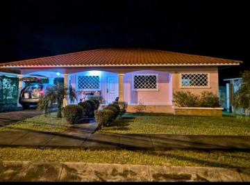 Casa · 600m² · 2 Recámaras · 2 Estacionamientos · Alquiler de Casa Amoblada en David
