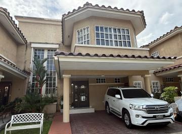 Casa de 4 habitaciones, Panamá · En Venta Casa en Dorado Lakes Mls24094