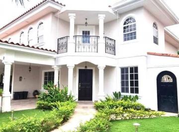 Casa · 315m² · 3 Recámaras · 2 Estacionamientos · Alquiler Casa Costa Bay en Costa del Este Piscina Cancha Futbol Mld