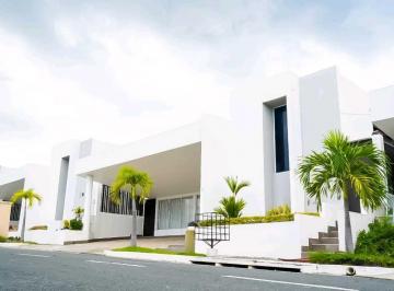 Casa · 315m² · 3 Recámaras · 2 Estacionamientos · Alquiler de Casa en PH Paradise Point, Coronado