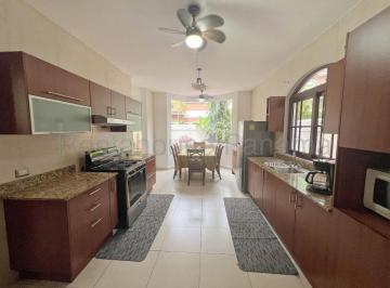 Casa de 4 habitaciones, Panamá · Casa de 361 m² con 4 Recámaras en Venta en Costa Sur