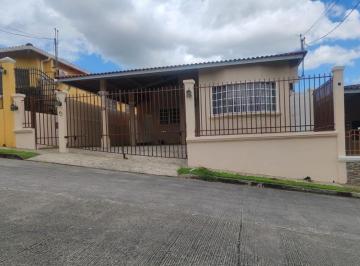 Casa de 4 habitaciones, San Miguelito · Venta de Casa con Piscina en Altos de Las Praderas – San Antonio