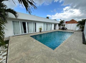Casa de 4 habitaciones, Chame · Casa con Piscina Privada a 5 Min de La Playa en Coronado