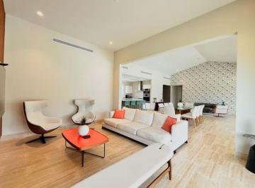 Casa · 2050m² · 5 Recámaras · 2 Estacionamientos · Venta de Casa Fairways Buenaventura