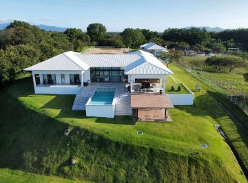 Casa · 36691m² · 4 Recámaras · 4 Estacionamientos · Hermosa Finca Ecuestre de 3.6 Hectáreas en San Carlos