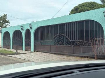 Casa de 4 habitaciones, Panamá · Vendo Casa Cercada en Chanis con Patio