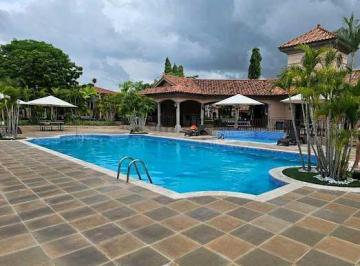 Casa · 270m² · 4 Recámaras · 3 Estacionamientos · Alquiler Casa Versalles Totalmente Amoblada Vv