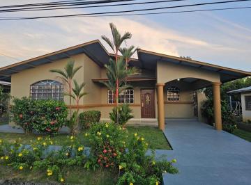Casa de 2 habitaciones, Dolega · Los Algarrobos Dolega Chiriqui Casa en Alquiler
