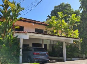 Casa · 455m² · 4 Recámaras · 4 Estacionamientos · Se Vende Casa en El Cangrejo - Bella Vista - Comunidad con Garita