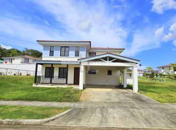 Casa de 3 habitaciones, La Chorrera · Venta de Casa en Esquina Arcadia Costa Verde. Haga Una Oferta
