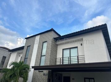 Casa de 3 habitaciones, Panamá · Venta de Casa Full Remodelada en Costa Linda - Exclusiva