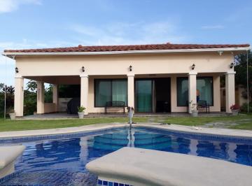 Casa · 297m² · 4 Recámaras · 7 Estacionamientos · Residencia de Lujo con Dos Casas y Piscina en Hacienda Pacífica