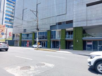 Local comercial · 170m² · 2 Estacionamientos · Alquiler Local Comercial. Via España 170 m²