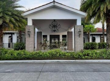 Casa · 230m² · 3 Recámaras · 2 Estacionamientos · Alquiler de Casa con Terraza Semi, Amoblada en Versalles 230 m²