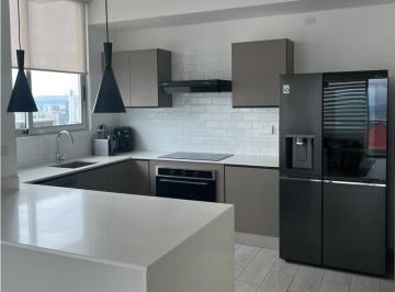 Apartamento · 144m² · 2 Recámaras · 2 Estacionamientos · Alquiler en Obarrio Amoblado Apartamento con Vista a La Ciudad