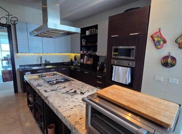 Apartamento · 384m² · 4 Recámaras · 4 Estacionamientos · Vitri - Costa del Este