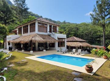 Casa · 350m² · 4 Recámaras · 4 Estacionamientos · Venta Casa Altos del Maria con Piscina 3500 m² Cv