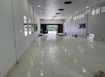 Local comercial · 133m² · 2 Estacionamientos · Alquiler de Local Comercial en David Centro 133 m