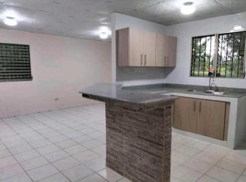 Casa · 4m² · 2 Recámaras · 2 Estacionamientos · Alquiler de Casa en David Recien Remodelada