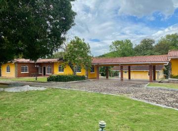 Casa de 5 habitaciones, Playas · Vendo Casa en Santa Clara con Amplio Terreno