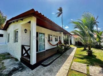Casa de 4 habitaciones, Colón · Venta de Casa en Colon