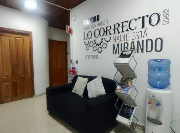 Casa · 250m² · 5 Recámaras · 3 Estacionamientos · Vendo o Alquilo Casa en Los Angeles Av El Paical