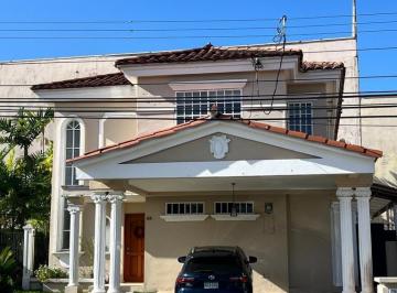 Casa · 247m² · 3 Recámaras · 2 Estacionamientos · Se Alquila Casa en Altos de Panama