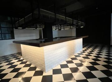 Local comercial · 180m² · 2 Estacionamientos · Alquilo Local Casco Viejo