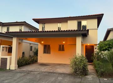 Unifamiliar modelo2 SIN CASAS al frente · Unifamiliar Sin Casas Al Frente en Woodlands, Panamá Pacífico