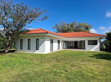 Casa · 202m² · 3 Recámaras · 2 Estacionamientos · Casa de Playa Nueva con 3 Recamaras