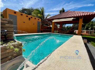 Casa · 210m² · 2 Recámaras · 4 Estacionamientos · Venta o Alquiler Casa Hacienda Senderos del Valle, Antón