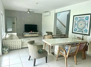Casa · 139m² · 4 Recámaras · 2 Estacionamientos · Venta Casa Playa en Miraflores, Biajo Beach